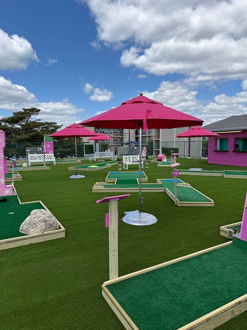 Zelky’s Rooftop Terrace Mini-Golf (Reopening Spring 2026!)