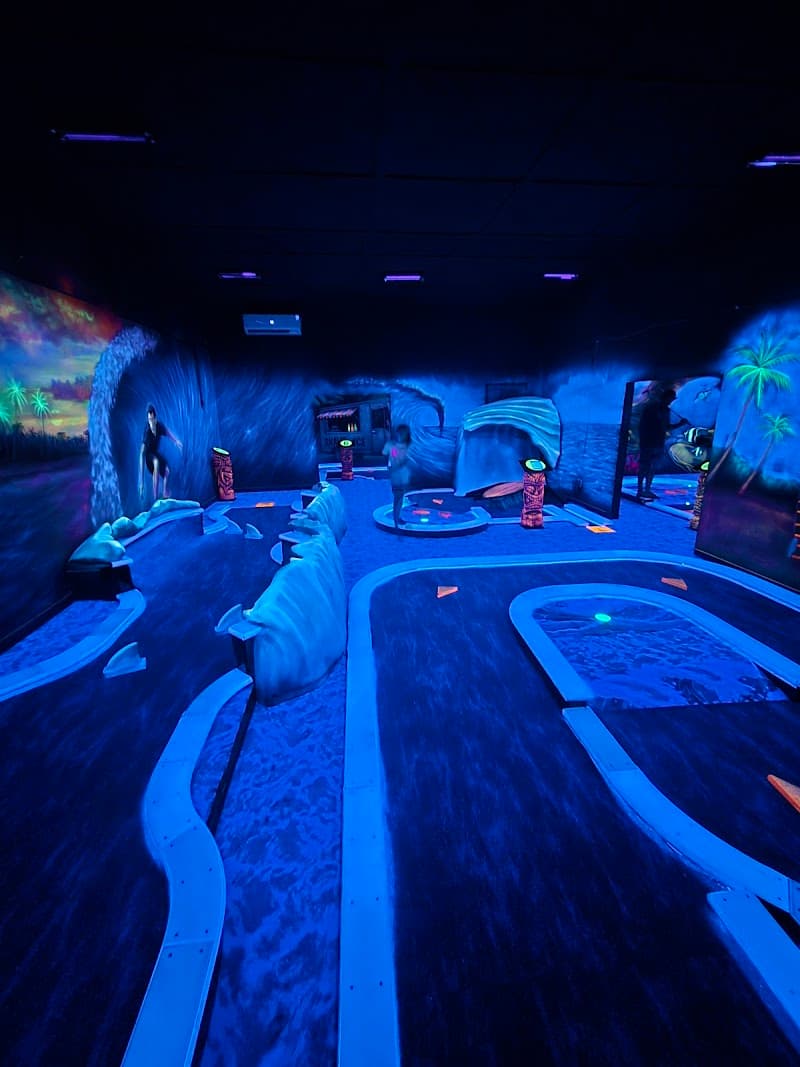 Mini golf in Hawaii – Aloha Glo Mini Golf