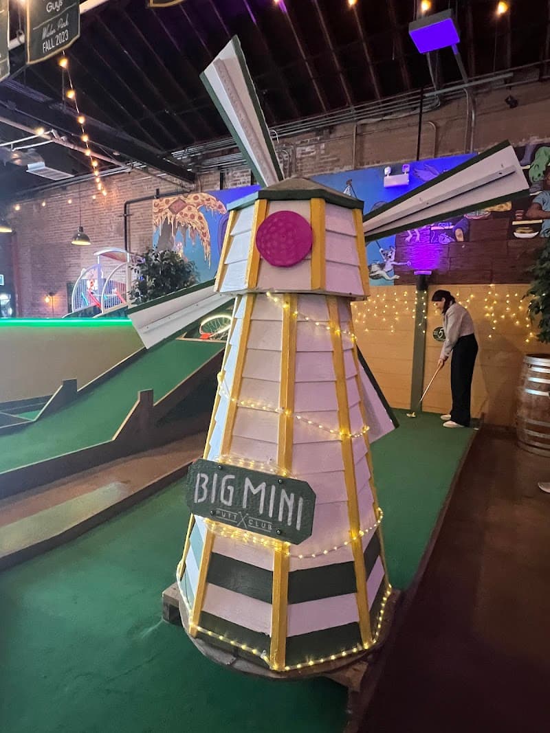 Big Mini Putt Club