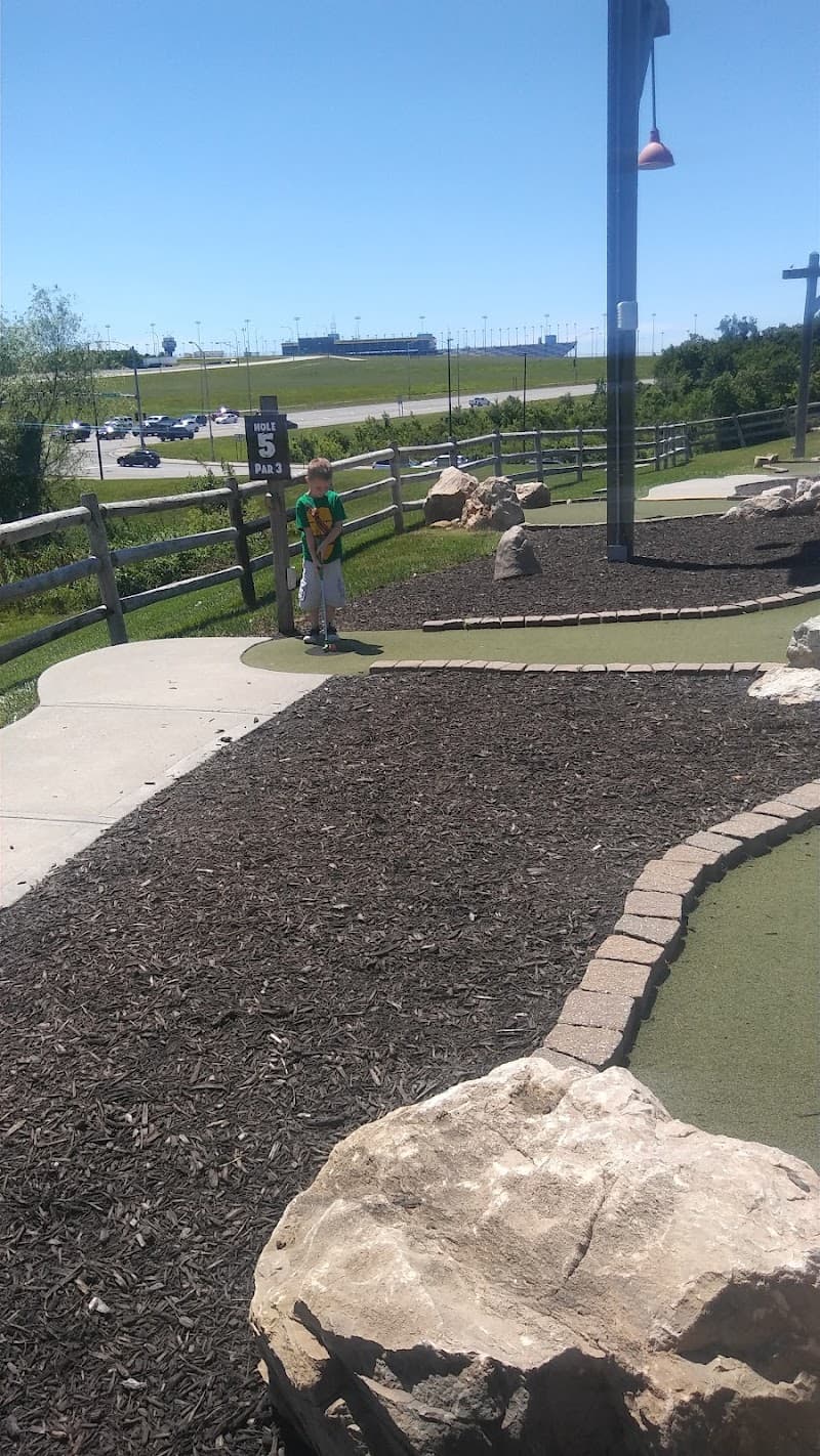 Howl In One Mini Golf