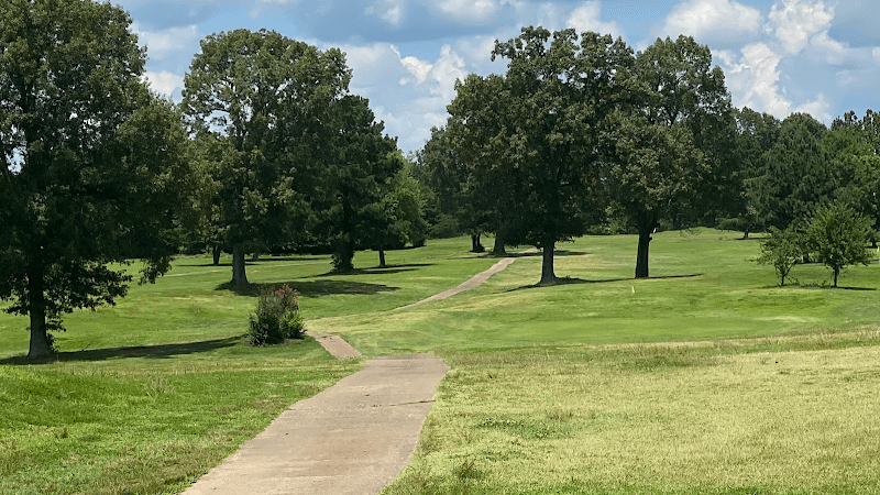 Sullivan's Par 3 Golf, Mini Golf, and Driving range
