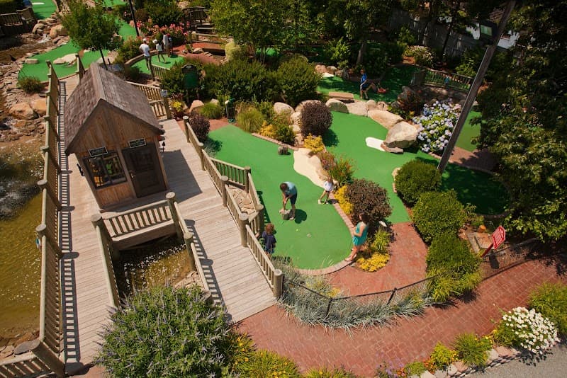 ARNOLDS ADVENTURE MINI GOLF