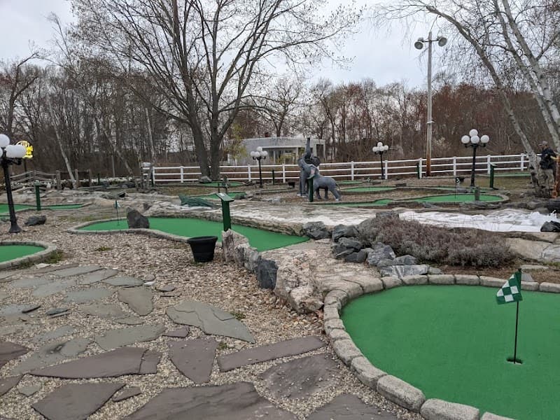 BFM Driving Range & Mini Golf