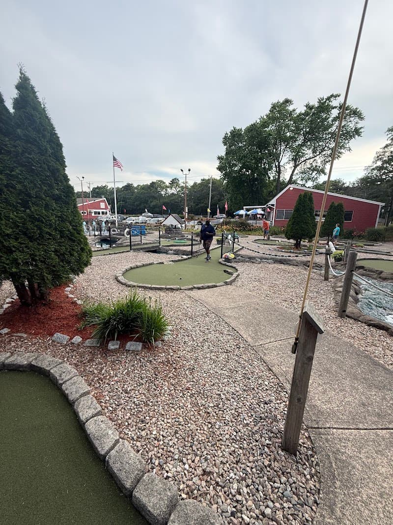 Poit's Lighthouse Mini Golf