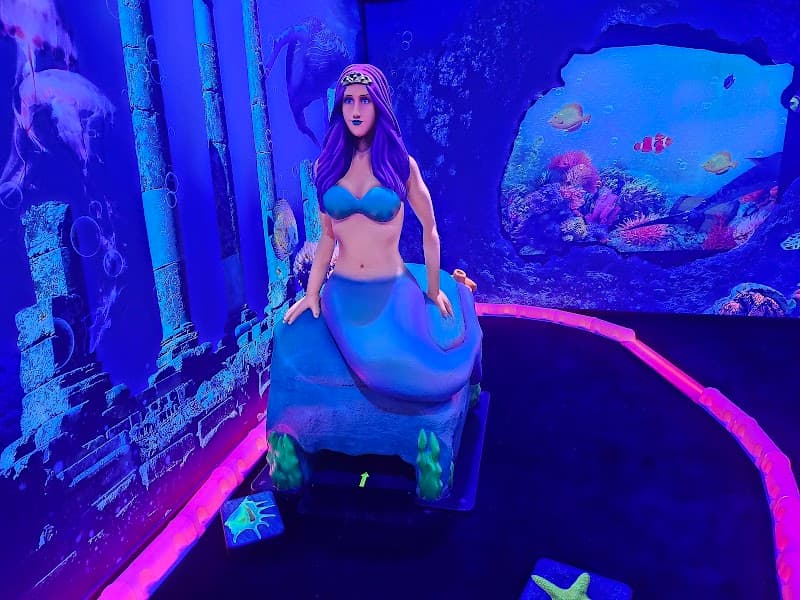 Lets Glow Putt