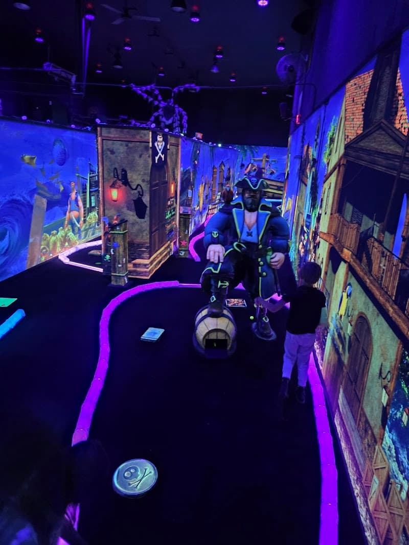 Shipwreck Neon Mini Golf