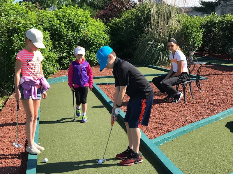 Hawk's Nest Mini Golf