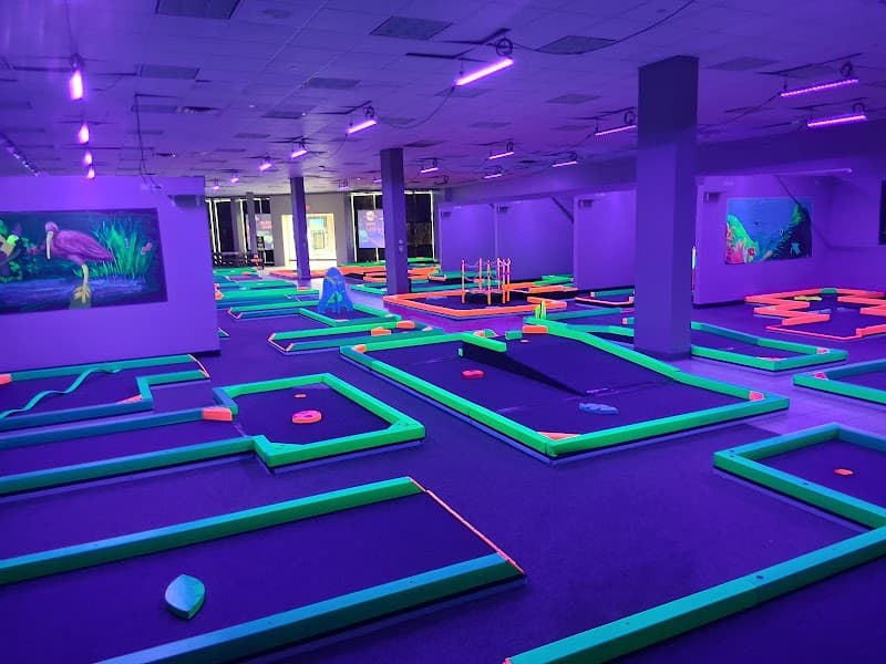 Mini golf in Oklahoma – Glowgolf Mini Golf at Quail Springs Mall