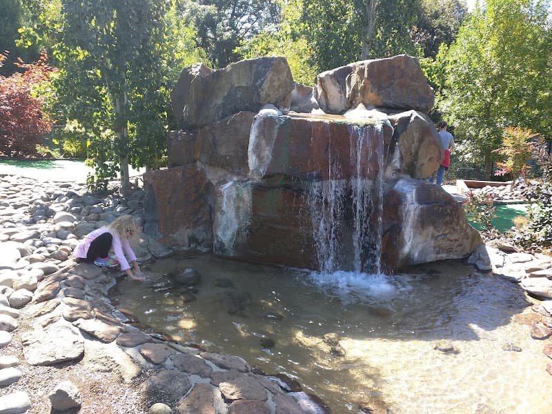 Lakeshore Miniature Golf