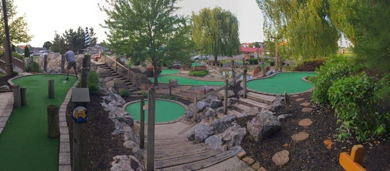 Waters Edge Mini Golf