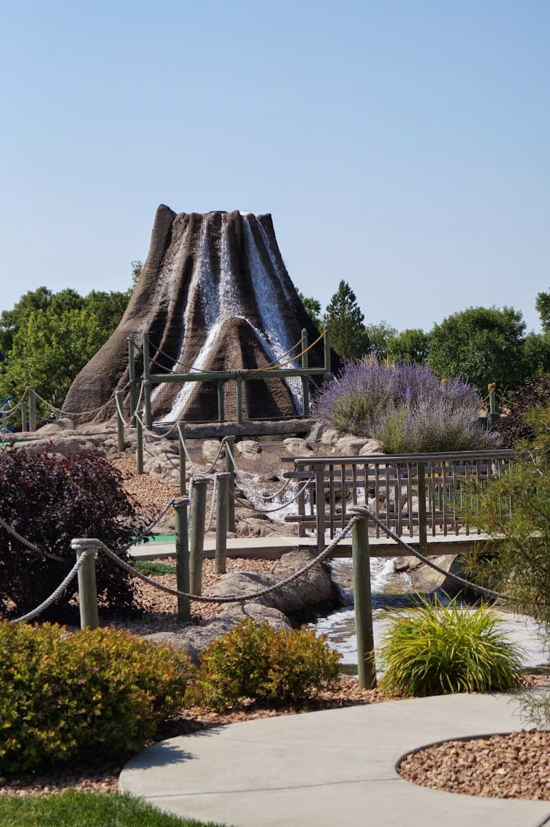 Mini golf in South Dakota – Wylie Thunder Mountain Miniature Golf