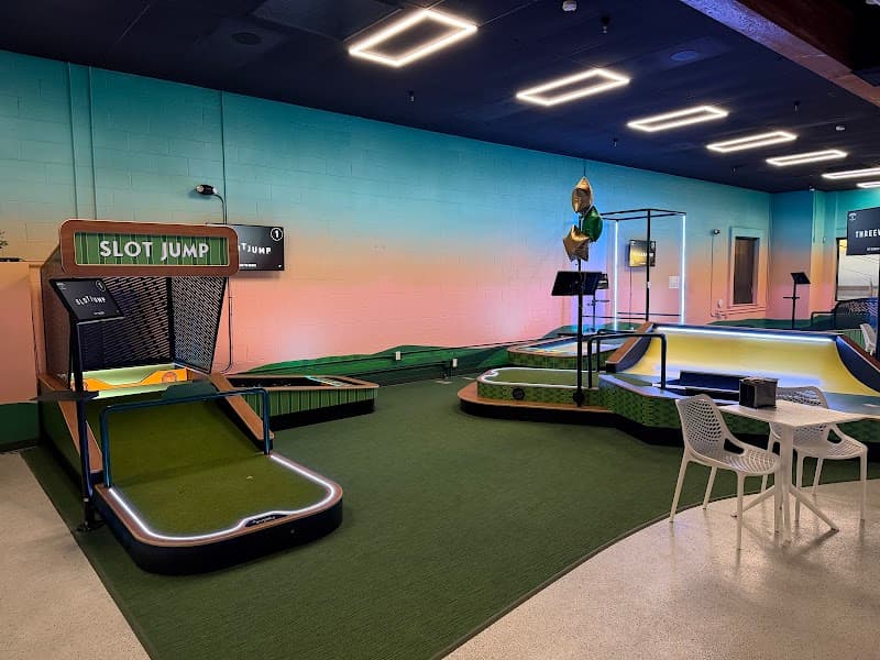 Rounds Putt Lounge