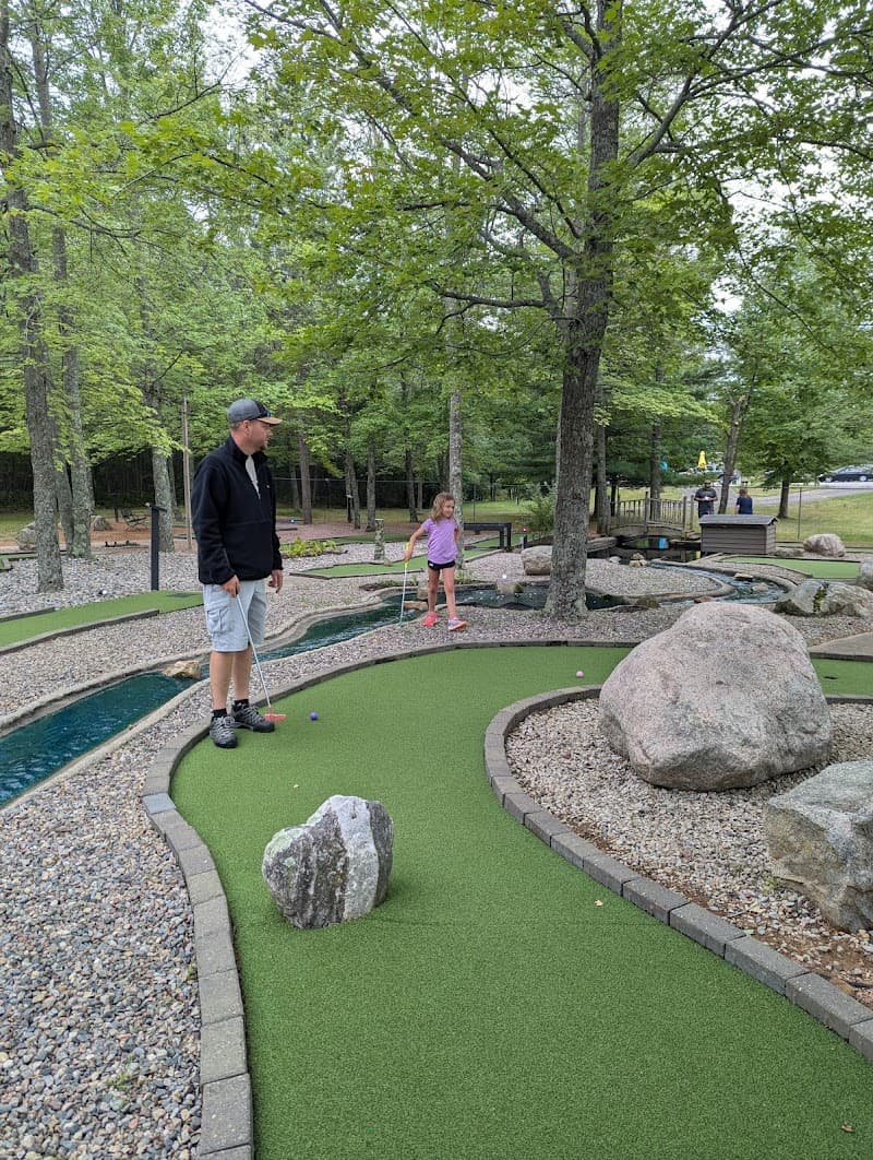 Mini golf in Wisconsin – Putter Up Mini Golf